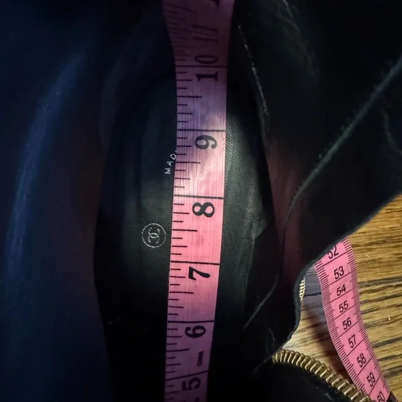 Chanel black leather faux pearls ankle boots - Picture 5 of 14